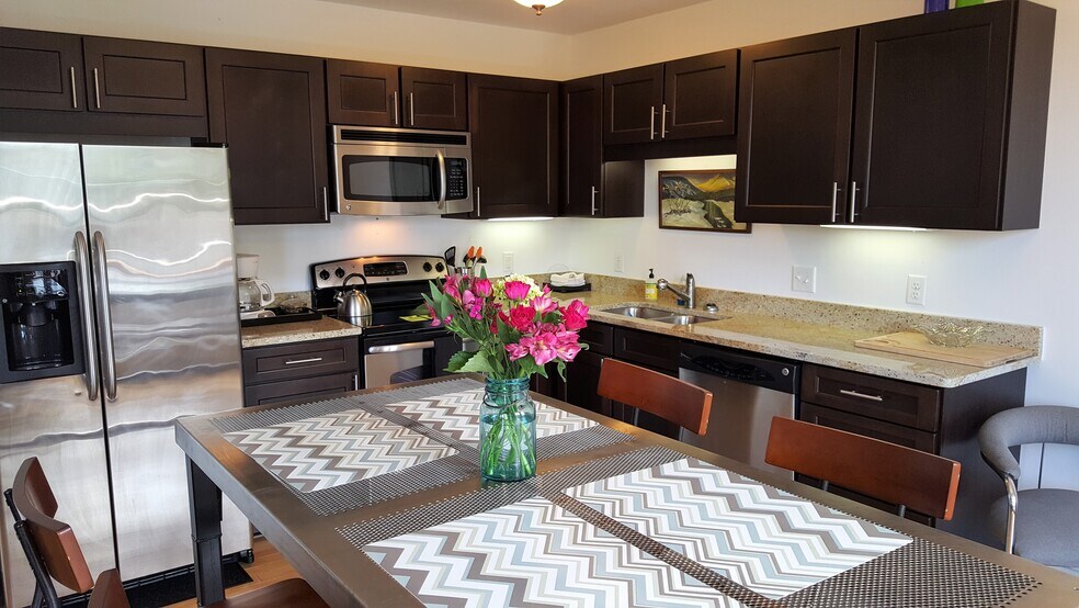 Building Photo - 915 Haywood Rd