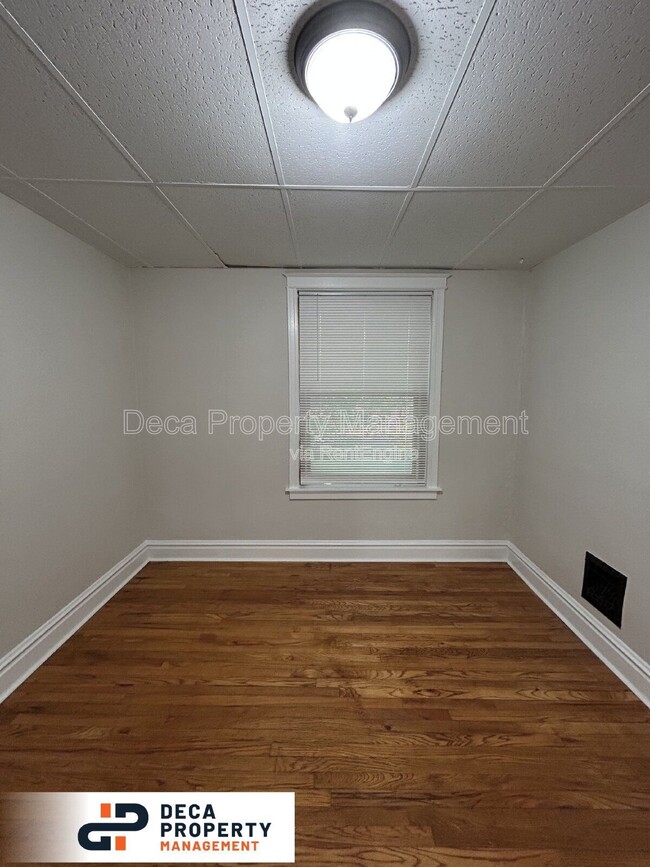 Building Photo - 4950 Sutherland Ave