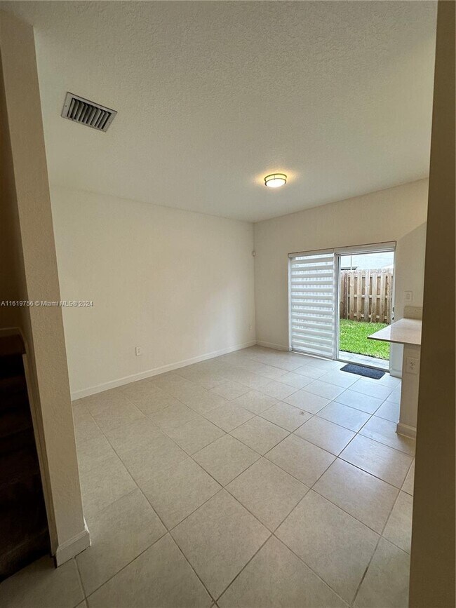 Building Photo - 2681 SE 11th St