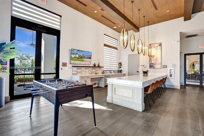 Building Photo - 10590 Mira Vista Dr