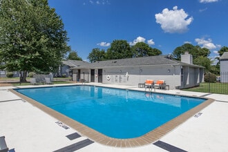 Building Photo - Silverstone Apartments