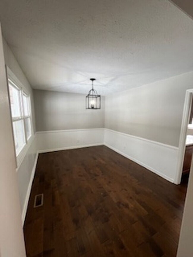 Building Photo - Sycamore Knolls: Comfort, Space & Convenience on Bloomington's East Side
