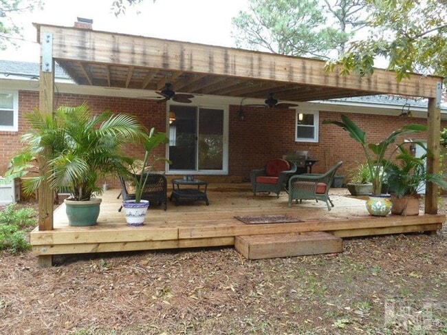 Building Photo - Close access to UNCW, Beach, Hwy 40, walk ...