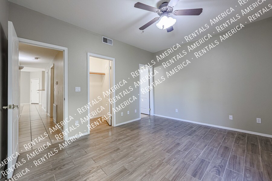 Building Photo - 510 W University Dr