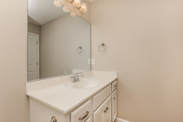 Building Photo - 1724 Sunray Dr