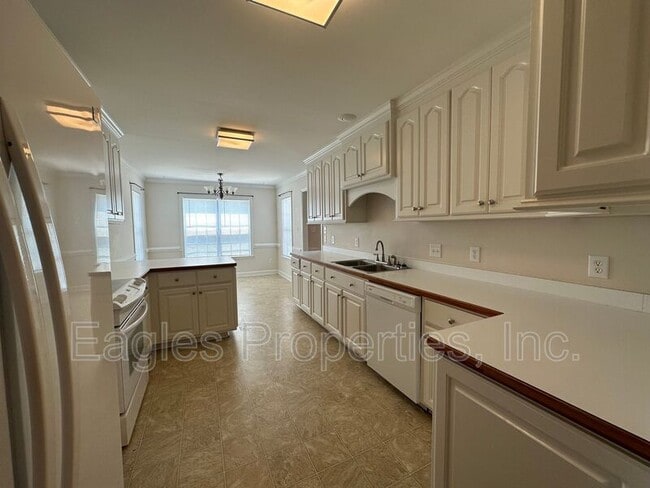 Building Photo - 110 Beatrice Dr