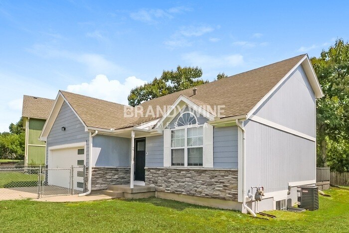 Building Photo - 13707 Bennington Ave