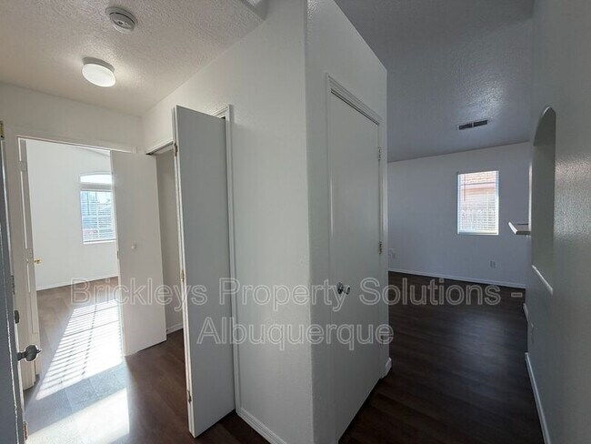 Building Photo - 10627 Brookline Pl NW