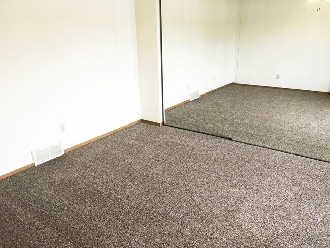 Building Photo - 4-Plex Located