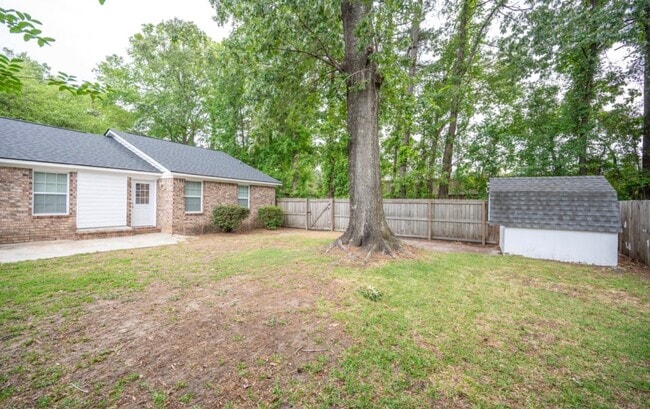 Building Photo - 1782 Dogwood Rd