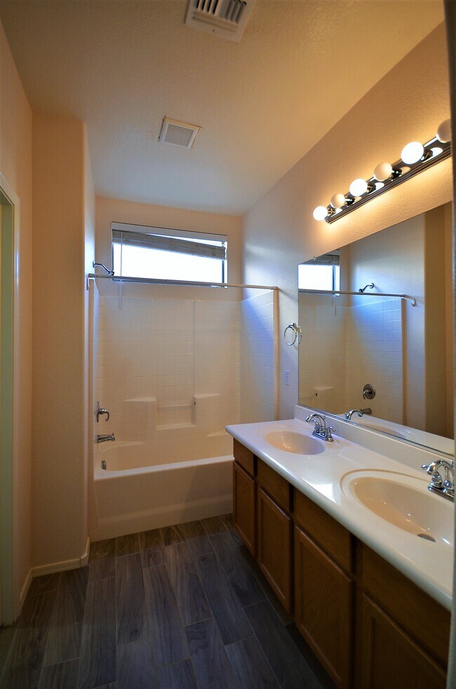 Building Photo - 3660 E Temecula Way