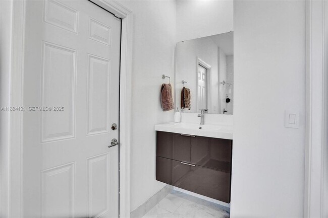 Building Photo - 3772 Oak Ridge Cir