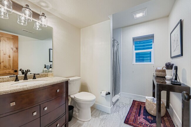 Building Photo - Idyllic Downtown Longmont 5-BDR Retreat