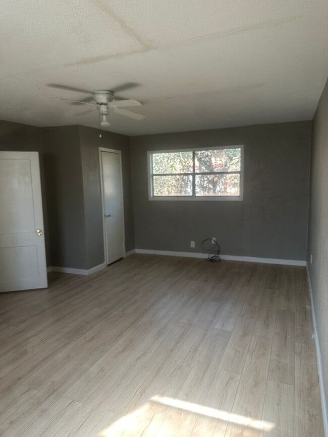 Building Photo - North Waco 3/1