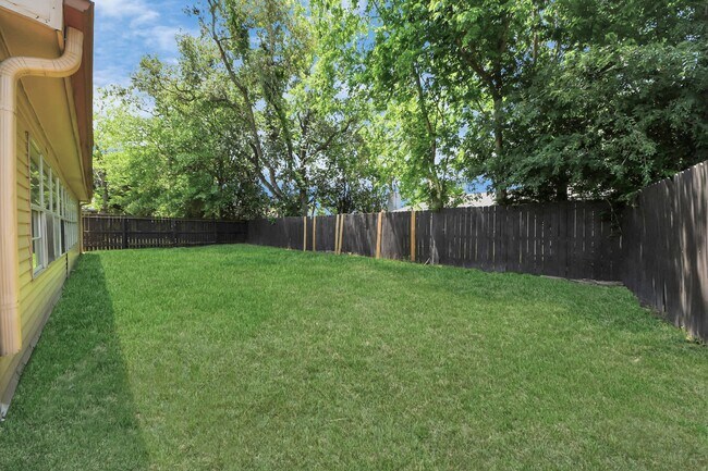 Building Photo - 10707 Shannon Hills Dr