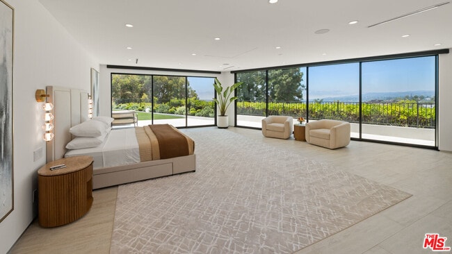 Building Photo - 365 Trousdale Pl