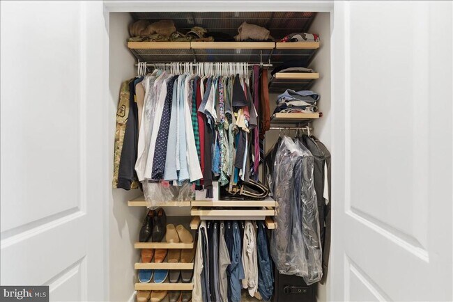 Building Photo - 1418 N Rhodes St