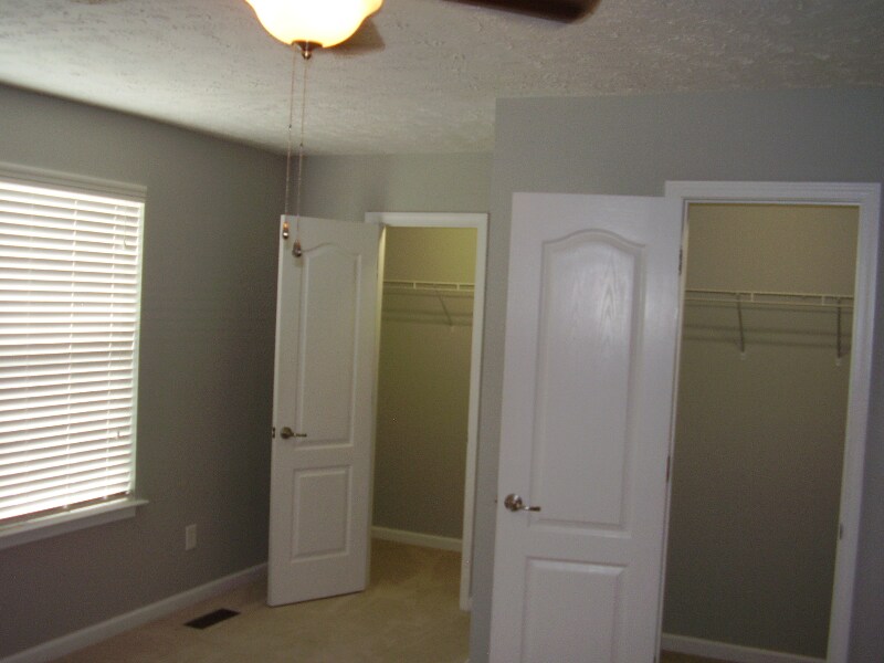 Building Photo - 2528 New Holland Cir
