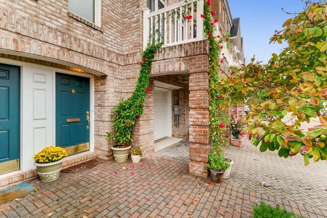 Building Photo - 1290 Harbor Island Walk