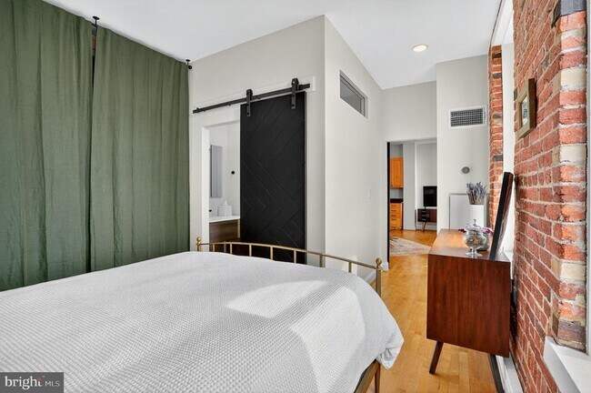 Building Photo - 1615 Q St NW