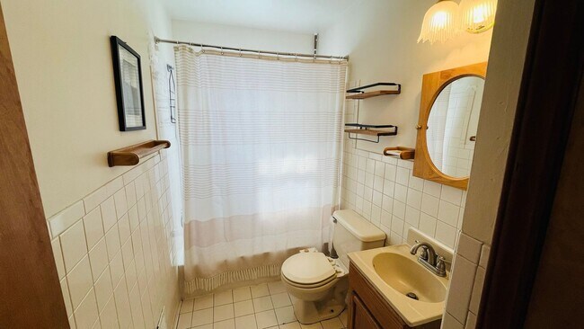 Building Photo - Ranch Style 4bed/2bath