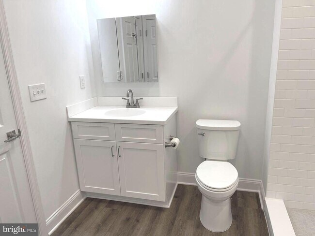 Building Photo - 26 S State St