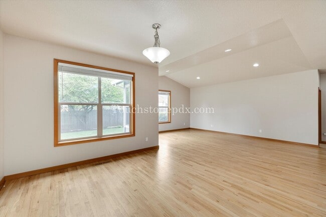 Building Photo - Radiant 3-bedroom Home in Downtown Canby