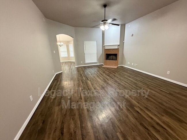 Building Photo - 910 Fuller Ave