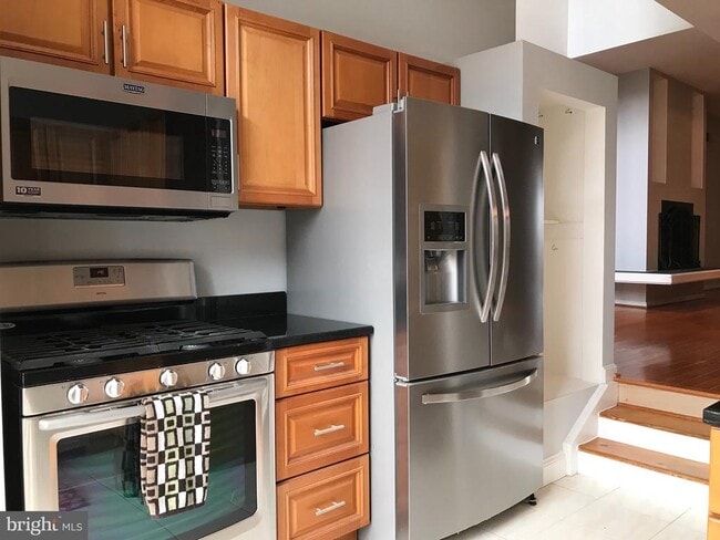 Building Photo - 1231 Linden Pl NE