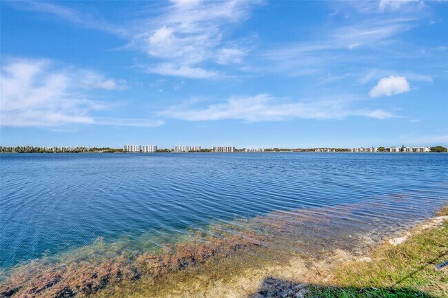 Building Photo - 117 Lake Emerald Dr