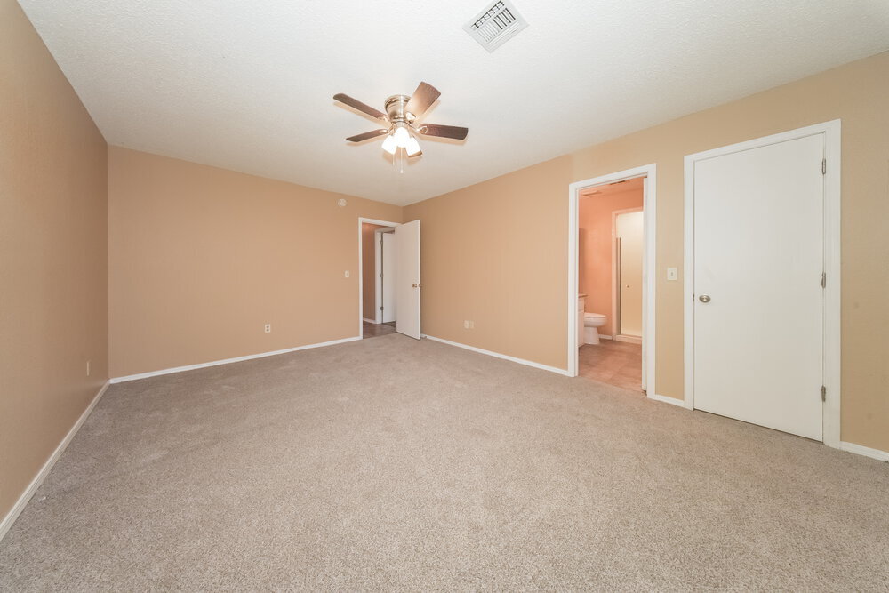 Building Photo - 11040 N Eagle Ln