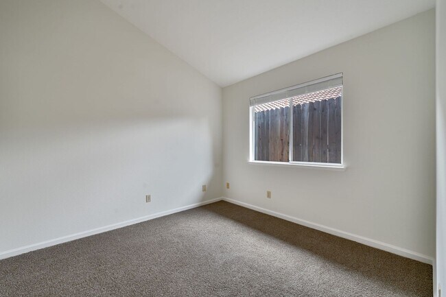 Building Photo - Updated 3 Bedroom Home with 3-Car Garage i...