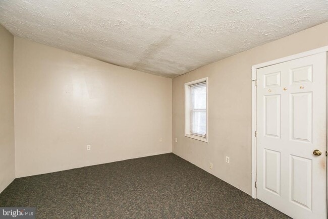 Building Photo - 931 S Hanover St