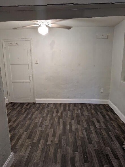 Building Photo - 1537 SW 44th Ave