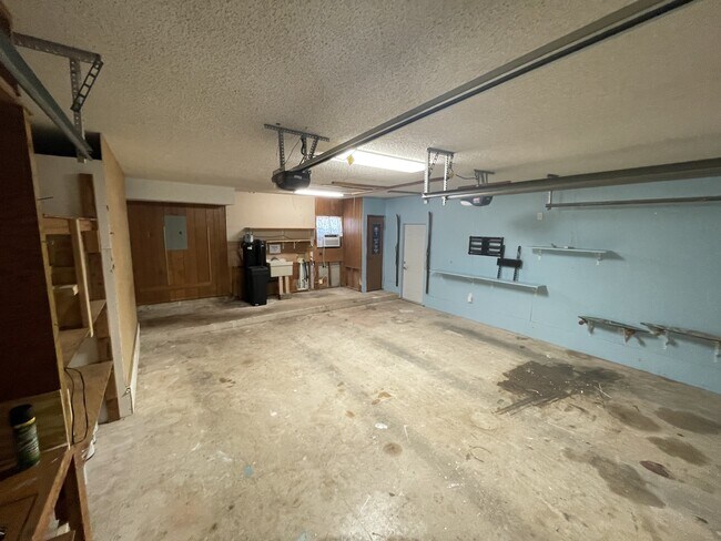 Building Photo - 1214 Timber Bay