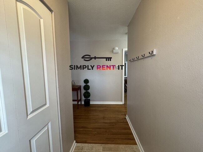 Building Photo - Updated Furnished 3+ Bedroom, 1.5 Bath Avail Aug 1st