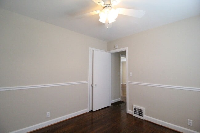 Building Photo - 2 Bedroom 1 Bath Home In Fairway