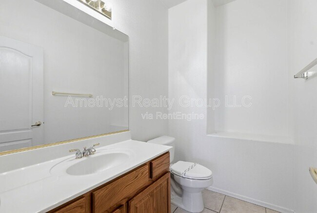 Building Photo - 7017 W Greenbriar Dr