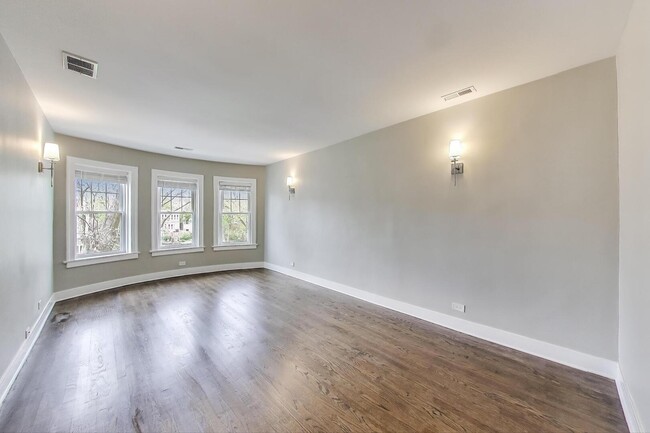 Building Photo - 1451 W Warner Ave