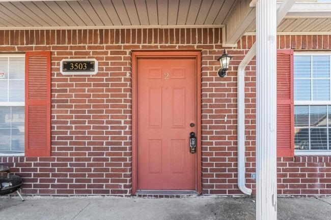 Building Photo - 3503 SW Victoria Pl