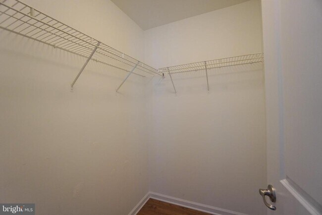 Building Photo - 900 Susan Cir