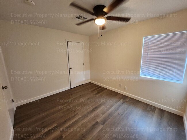 Building Photo - 3 bedroom 1 bathroom near Oswell St/ Virginia Ave