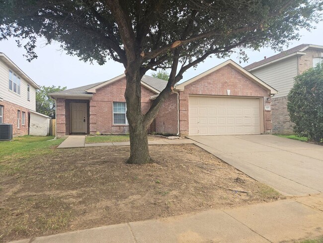 Building Photo - Move in Special!