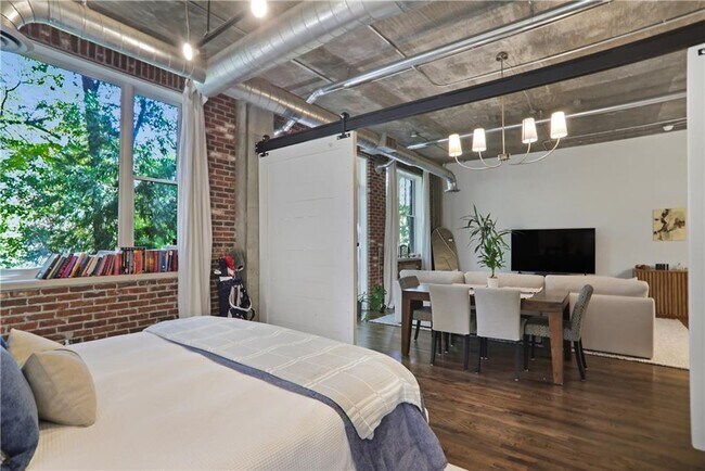 Building Photo - 3235 Roswell Rd NE