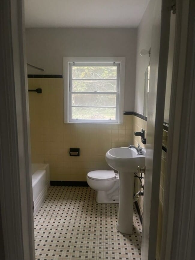 Building Photo - 1312 Colquitt Ave