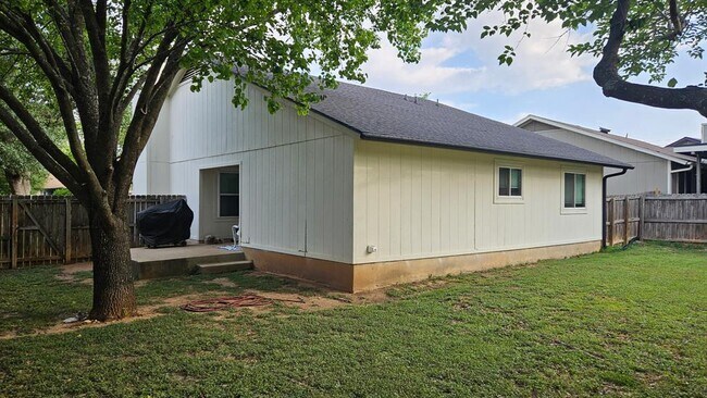 Building Photo - 8907 Creekmont Cove