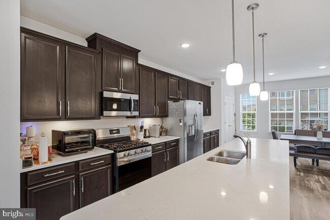 Building Photo - 9724 Glassy Creek Way