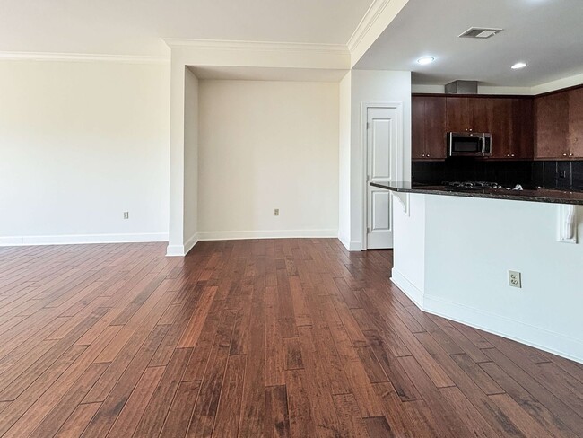 Building Photo - A 2 BR Lifestyle of Luxury at One Vinings Mountain!