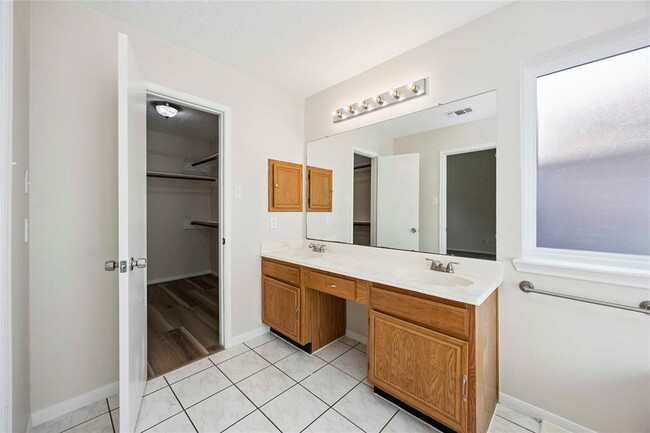 Building Photo - 8707 Orchard Ln