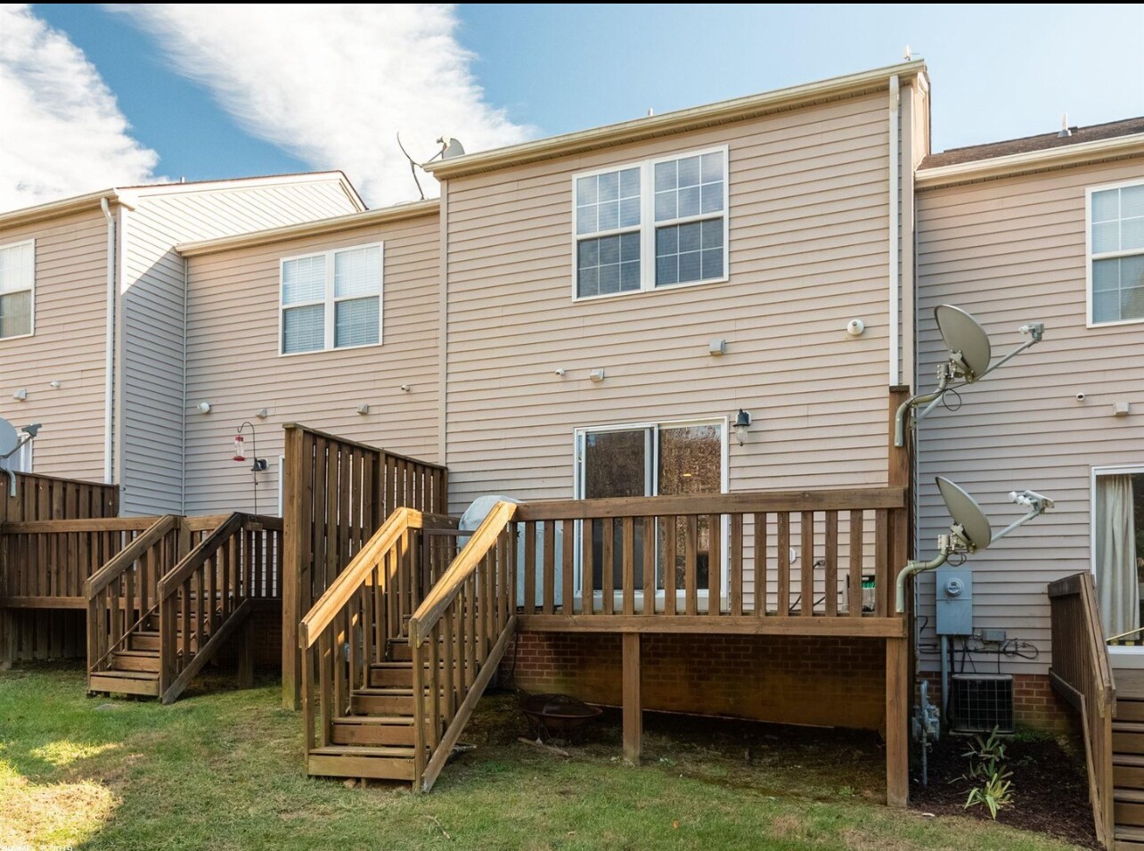 Building Photo - 140 Blue Leaf Dr